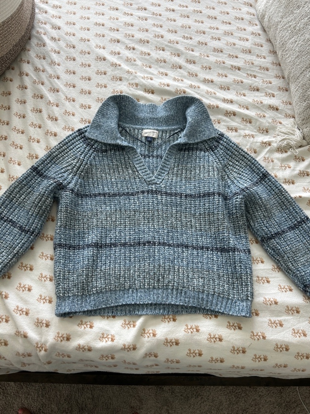 Cozy Blue Marled V‑Neck Collar Sweater Cropped